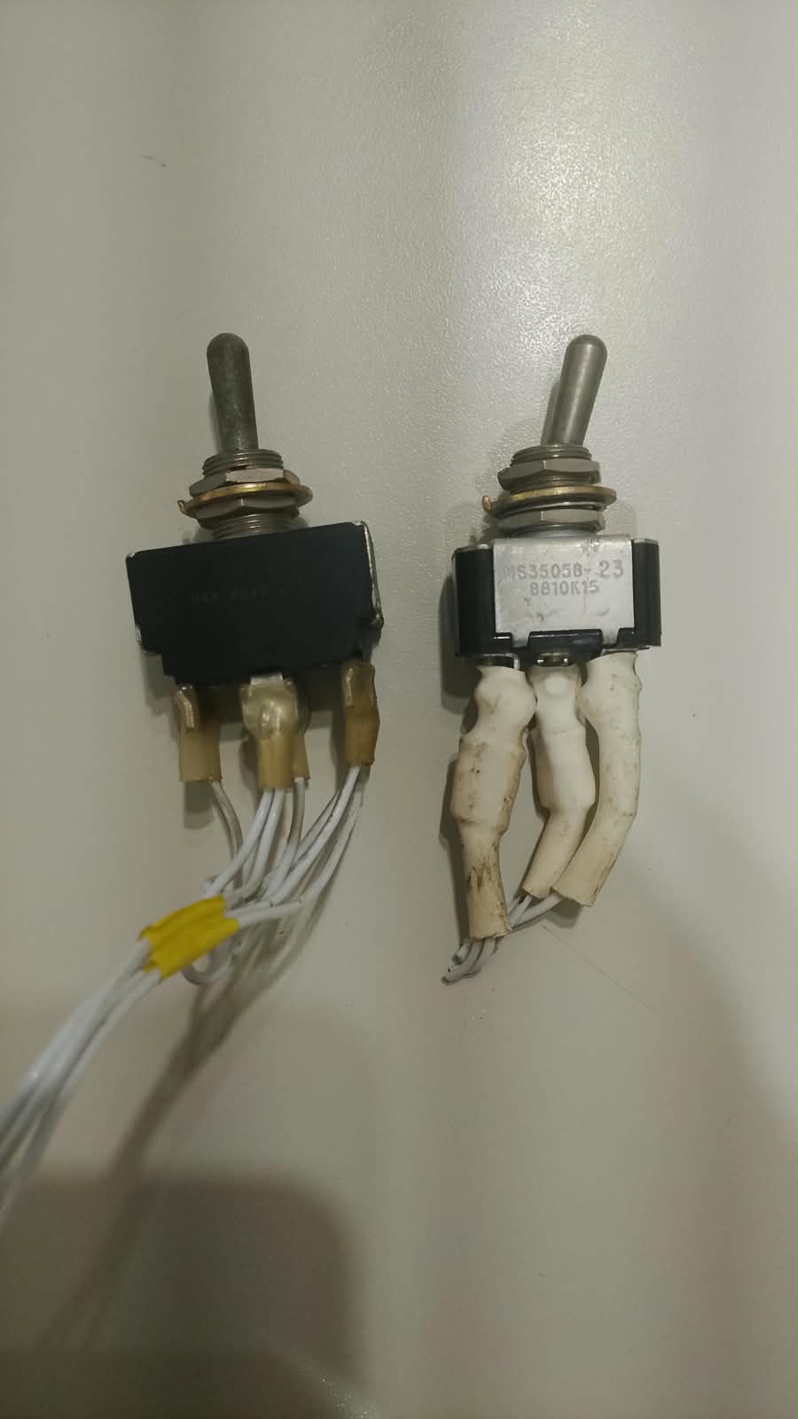 Kit com 2 Switch (MS35059-21 e MS35058-23)