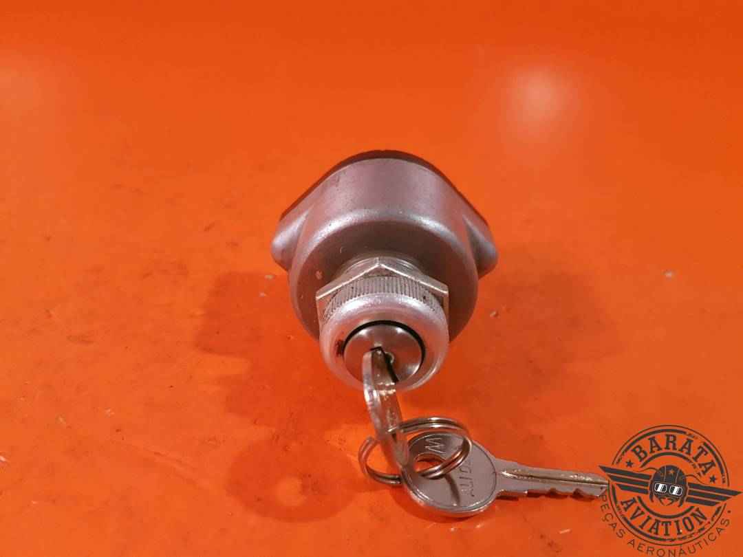 IGNITION SWITCH P/N 752 892 INCLUDES 2 KEYS