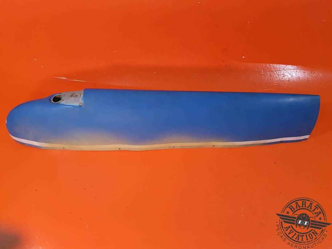 0523565-30 Cessna R/H Wing Tip Assembly - Com pequenas rachaduras