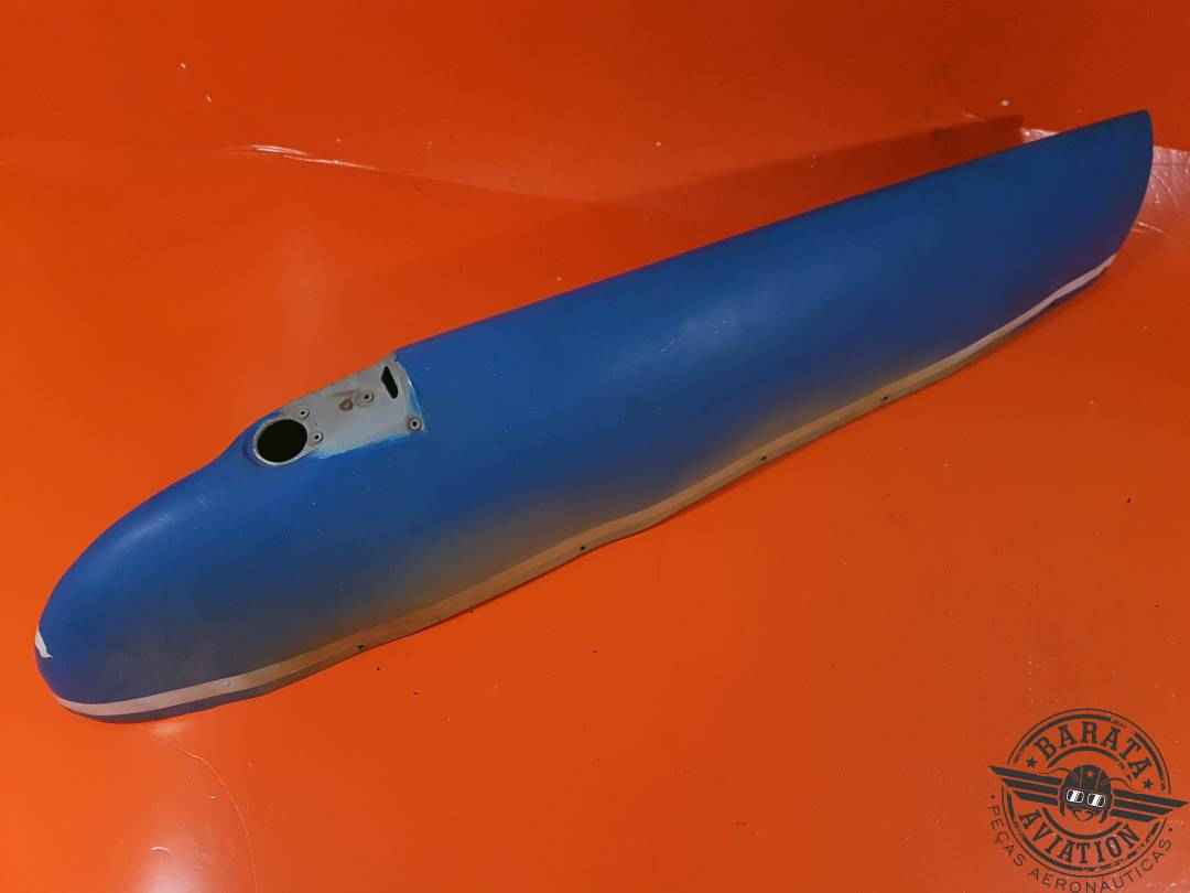 0523565-30 Cessna R/H Wing Tip Assembly - Com pequenas rachaduras