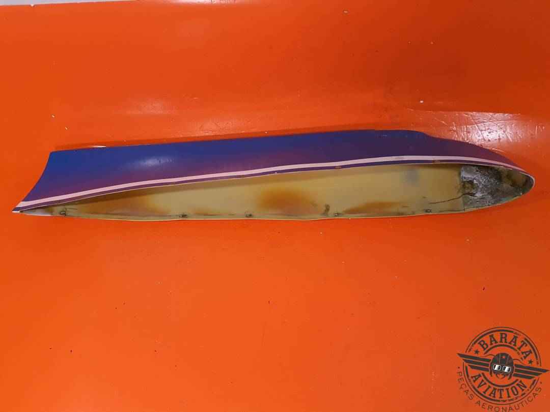 0523565-30 Cessna R/H Wing Tip Assembly - Com pequenas rachaduras