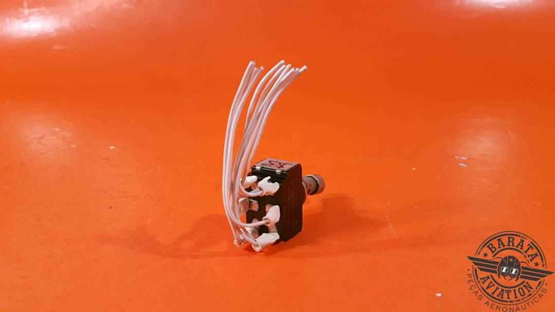 CUTLER HAMMER TOGGLE SWITCH  3 POSITIONS P/N MS25126-A1