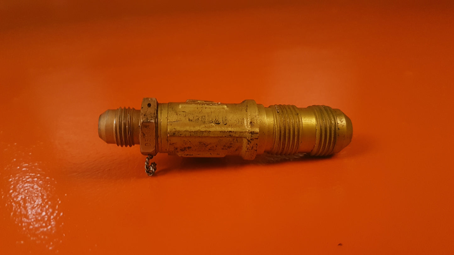 A4524 Learjet Valve, Dual Check Tee